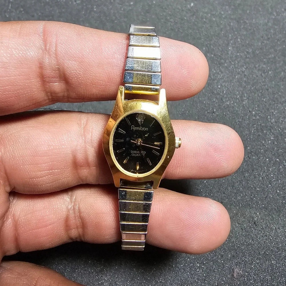 Armitron Diamind Quartz Ladies Watch Gold Tone Black Dial Working 25/5116 - Picture 3 of 9